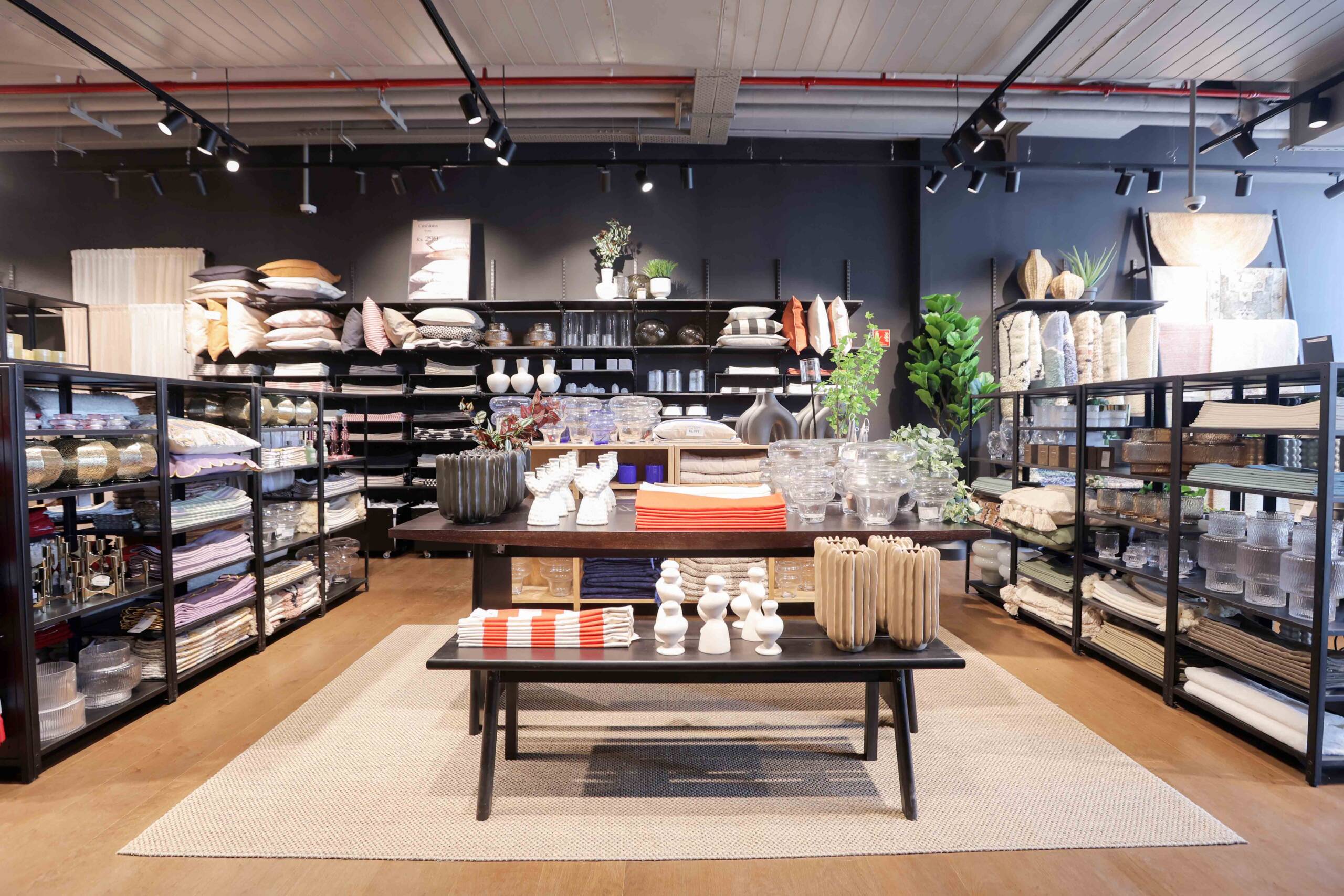 H&M Store Saket